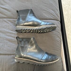 Sorel Womens Gray Leather Chelsea Pull On Ankle Boots, Flat Heel, NL3334-052